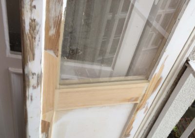 Einsatz der überarbeiteten Fenster mit neuen Passstücken (siehe mittleres Querstück)